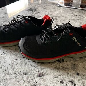 Helly Hansen men’s Steele toe shoes. Size 8.5. like new.